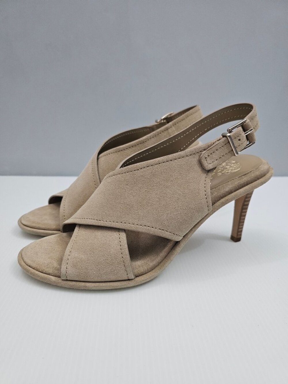 Vince Camuto Famla Cross Band Heeled Sandal Womens 9.5 Beige Slingback NEW